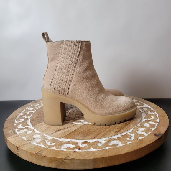 Dolce Vita "Celia" Beige Platform Lug Sole Ankle Boots 6.5M Leather Upper - Picture 1 of 12